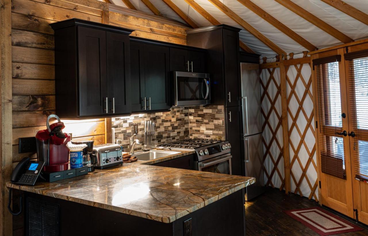 Tranquil Haven Luxy Yurt - Creekside Glamping With Private Hot Tub Villa Topton Exteriör bild